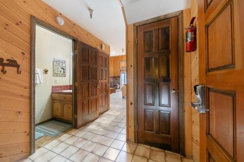 Truckee House | Townhouse wLake View #254 at Donner Lake Village