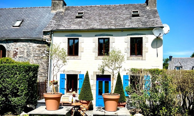 Sizun House | Traditional Breton home now a comfortable family gîte with heated swimming pool