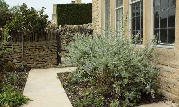 Longborough House | Traditional Cotswold stone cottage with wonderful views and log burning fires