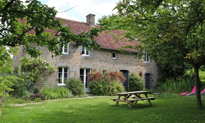 Les Monts-d'Andaine Cottage | Traditional Cottage in Normandy with WIFI and Pets Allowed