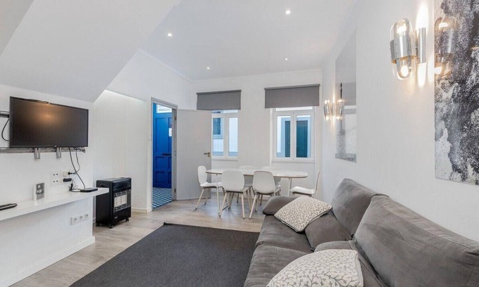 Aveiro House | Traditional House by the Sea