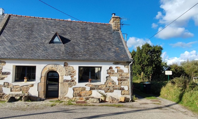 Crozon House | Traditional house on the Crozon peninsula, above Goulien