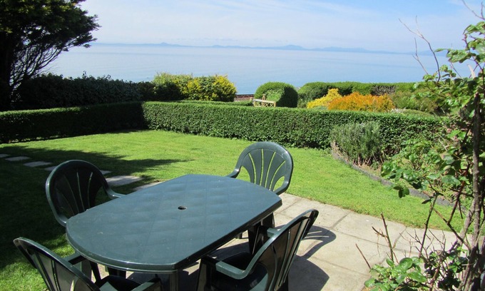 Llwyngwril Cottage | Traditional welsh cottage with Stunning Sea And Mountain Views