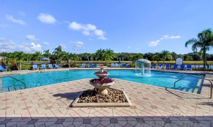 Trafalgar Village Condo | Trafalgar Village 4 bed / 3 bath pool & spa