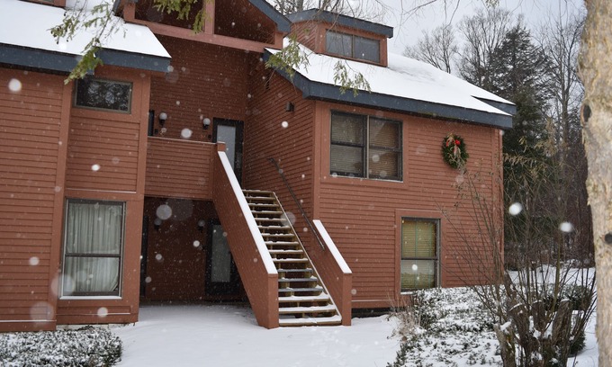 Central Vermont- Killington Condo | Trail Creek Upper unit 2Br/2Bath King/Twins + Queen + loft on ski home trail