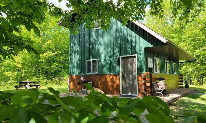 Fairview House | Trail's End Guesthouse- Vacation Cabin