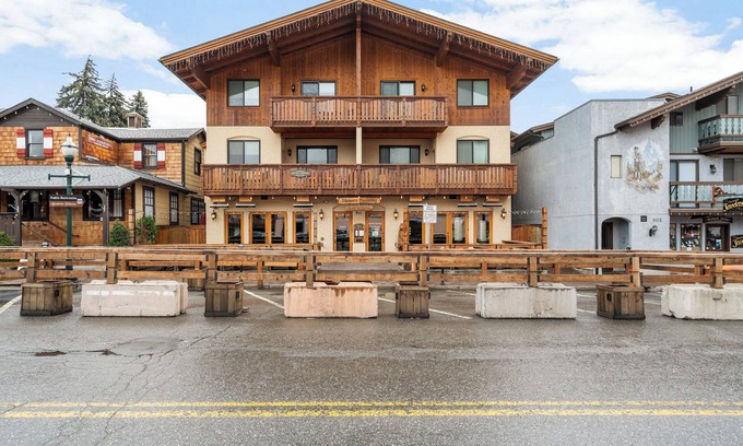 Leavenworth Condo | Trails Edge, Unit A - Downtown Condo!