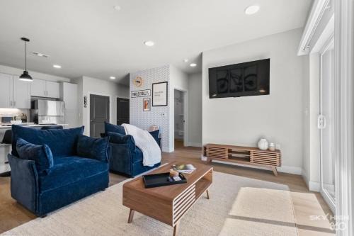 Rogers Apartment | Trails End Here, King Bds, Gym, Furnished Lux Apt