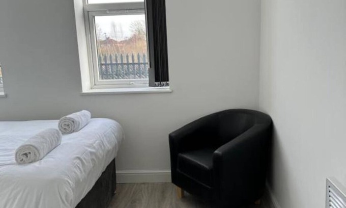 Scunthorpe Apartment | Train Station Aparthotel - Free Wifi, Free Parking One-Bedroom Apartment