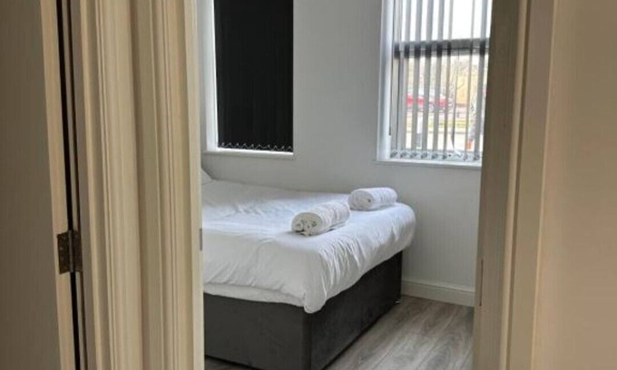 Scunthorpe Apartment | Train Station Aparthotel - Free Wifi, Free Parking Deluxe Double Studio