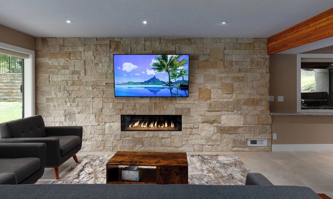 Sandy House | Tranquil 2BR Home - Walkout Basement by Cottonwood Canyons with Creek