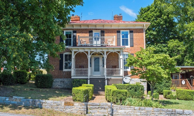 Linville Other | Tranquil 4-bedroom farmhouse in Linville with AC, WiFi. Enjoy the serenity