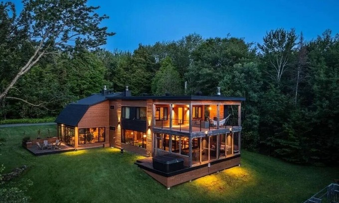 Eastman House | Tranquil and luminous forest retreat with swimming pond and spa!