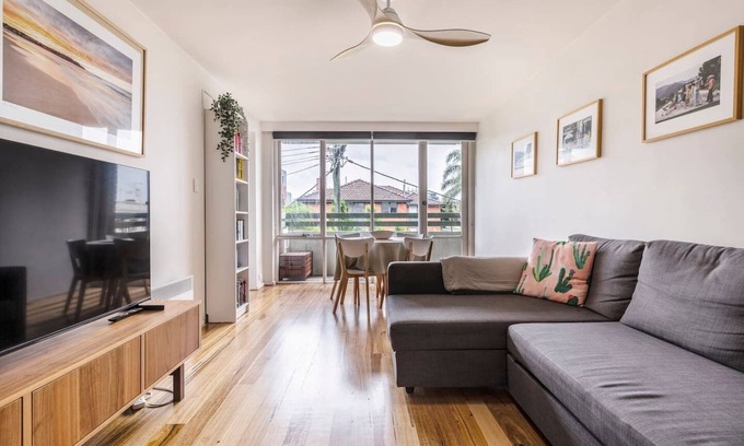 South Yarra Apartment | Tranquil Botanical A Slice of Riverside Paradise