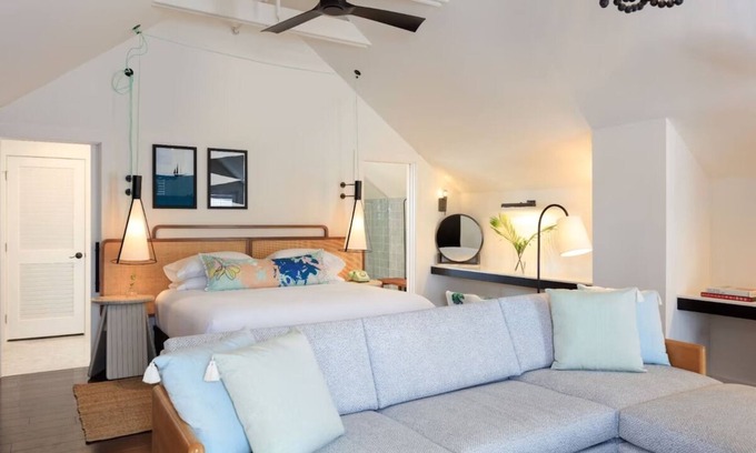 Old Town Hotel | Tranquil Bungalow w/an Artistic Vibe in Vibrant Key West | Breakfast Included
