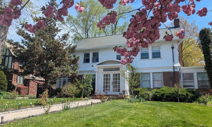 Elizabeth House | Tranquil detached home on safe & quiet neighborhood with large yard for hosting
