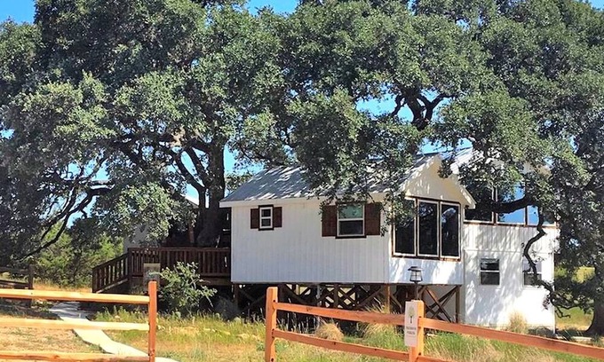 Dripping Springs Cabin | Tranquil Dripping Springs Vacation Rental Ideal for Texas Getaways