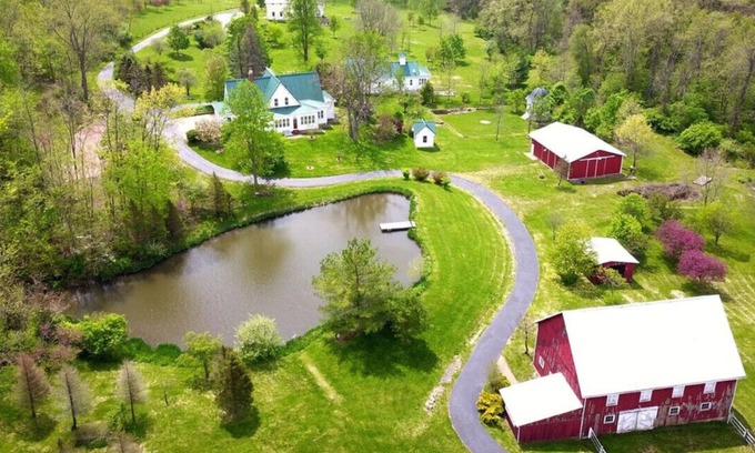 Hillsboro House | Tranquil Farm-Stay for Large Group near Rocky Fork - Two Houses!