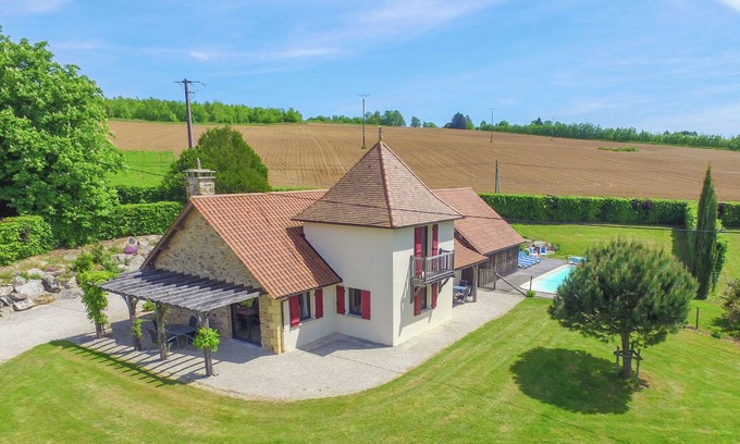 Saint-Medard-d'Excideuil Villa | Tranquil Villa in Dordogne