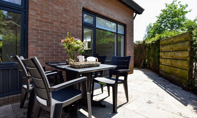 Garderen House | Tranquil Holiday Home in Garderen with Barbecue