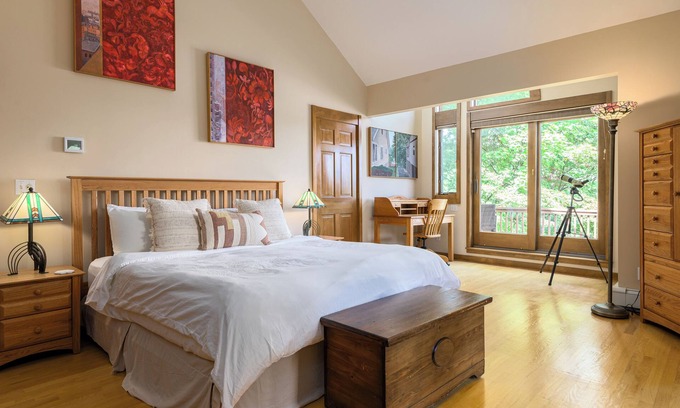 Putnam Valley House | Tranquil LakeFront Lodge w/Private Beach