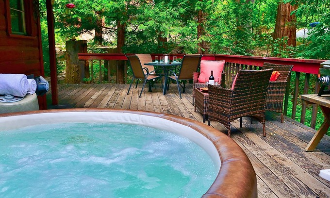 Idyllwild Cottage | Tranquil "Lazy Bear Cabin"of Fern Valley with Spa!