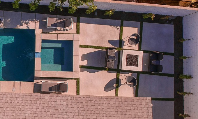 Indio House | Tranquil Luxury ~ Pool ~ Hot Tub ~ Game Room ~ Pkg