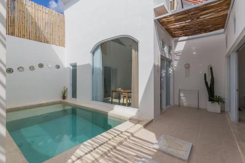 Denpasar Villa | Tranquil Mediterranean Villa Kerobokan WCS