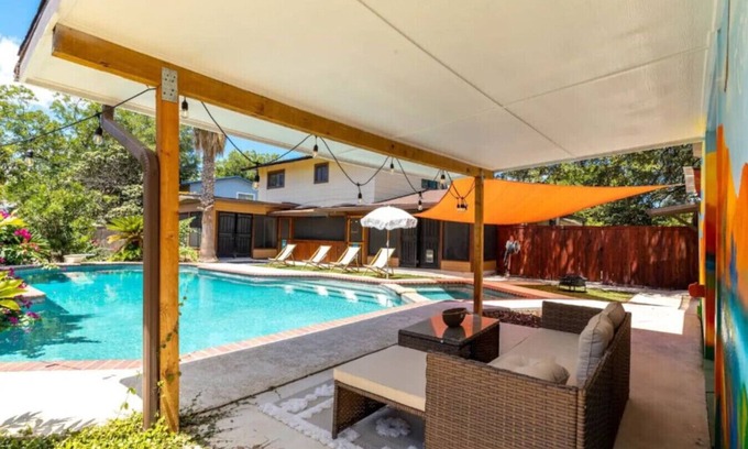North San Antonio - SAT House | Tranquil Oasis 5BR Retreat with Pool & 3 Baths
