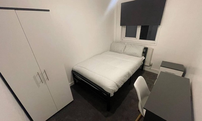 Sheffield House | Tranquil Park – Cosy Bedroom
