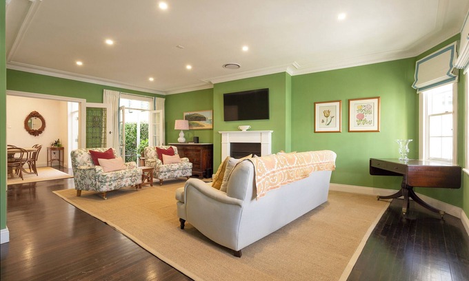 Edgecliff House | Tranquil Parkside Terrace of Grand Proportions