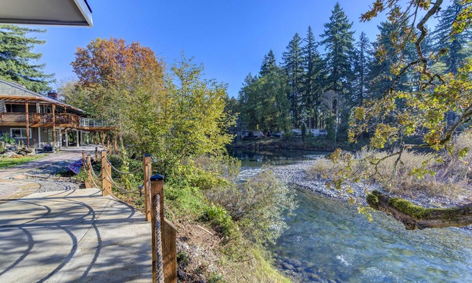 Washougal House | Tranquil Riverfront Retreat Villa