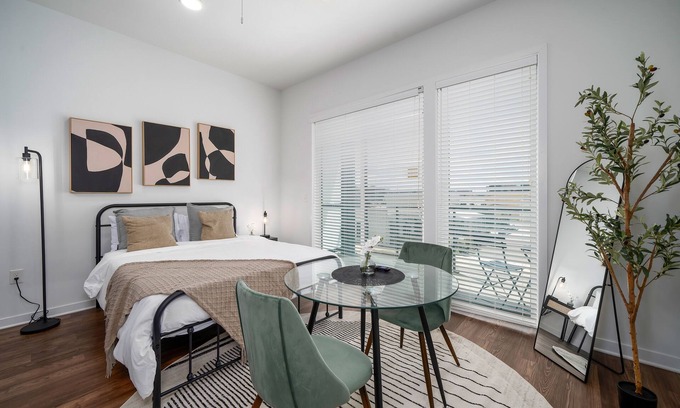 Avondale Apartment | Tranquil Studio Haven with Private Balcony! n
