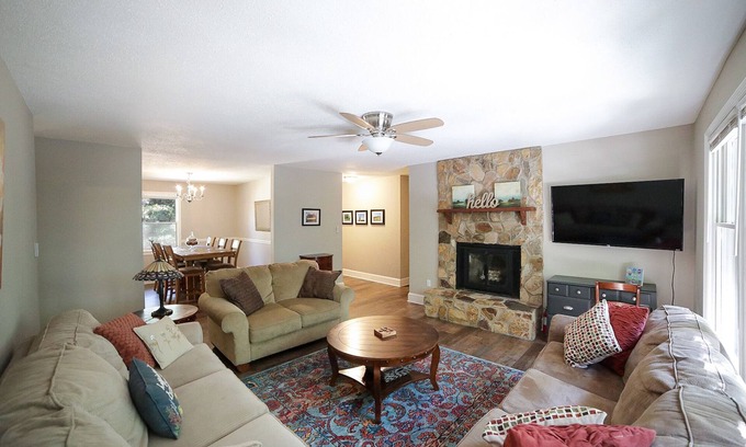 Athens House | Tranquil Updated Home Mins to UGA & Downtown