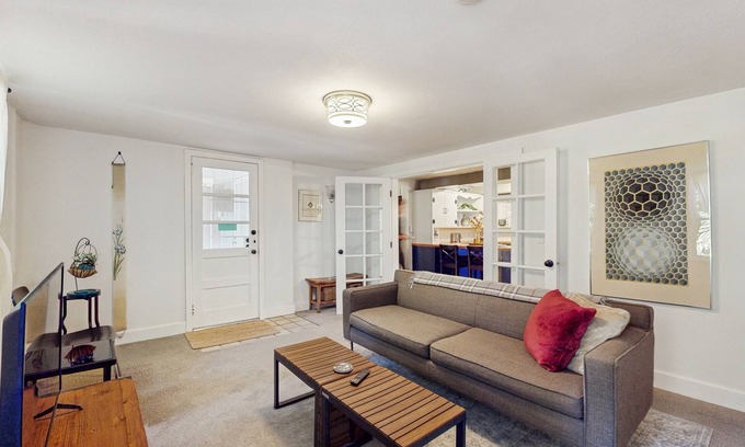 Multnomah House | Tranquil, walkable home with seasonal pool, beautiful gardens & 2 patios