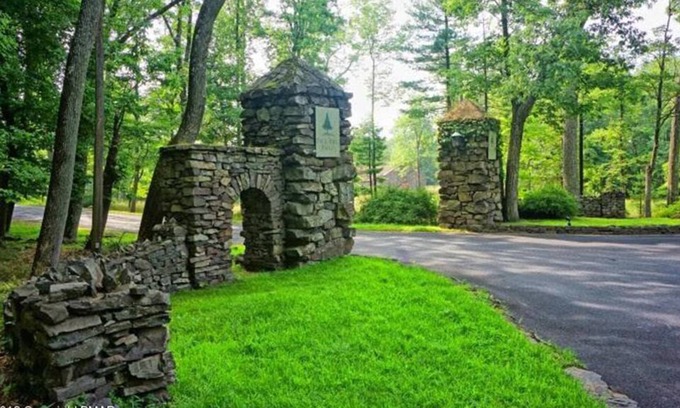 Buck Hill Falls House | Tranquility Cottage in Darling Buck Hill Falls