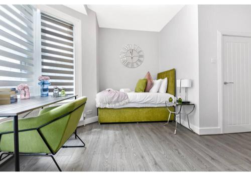 Northumberland Park Apartment | Tranquility in Bloom: Refreshing 2BR Apartment
