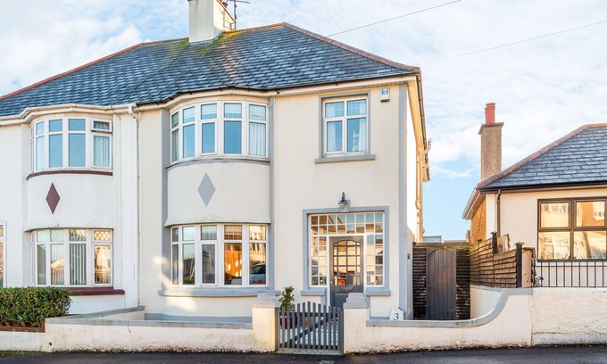 Portrush Cottage | TRANQUILITY, pet friendly, with open fire in Portrush