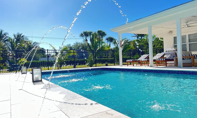 Riverside House | Tranquility Villa: Heated Pool & Lanai