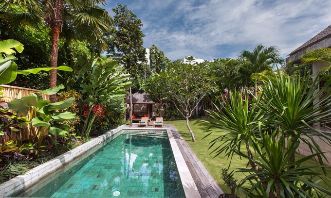Batubelig Villa | TRANQUILITY VILLA walk to The BEACH, CAFE and SHOPS