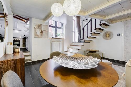 Trastevere Apartment | Trastevere Piazza Trilussa Royal Orchid apartment