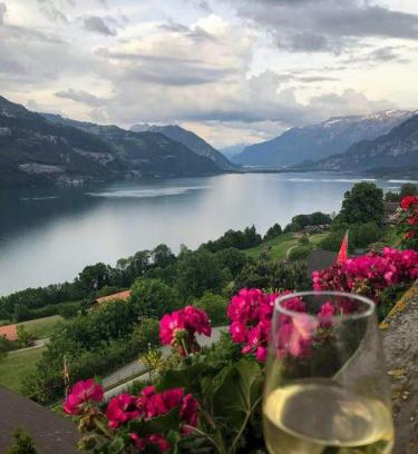 Krattigen Apartment | Traumhaftes Chalet mit Seesicht