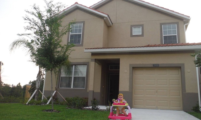 Lindfields House | Travel to Disney, and stay like your home!