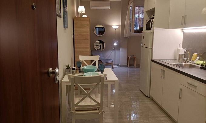 Ampelokipoi Apartment | Traveler's Nest