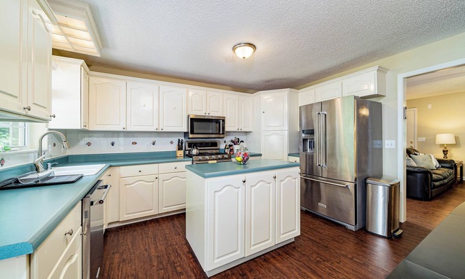 Travelers Rest House | Travelers Nest~Woodsy Retreat~All ParkPass~Minutes to Parks~Fast Wi-Fi~Families~