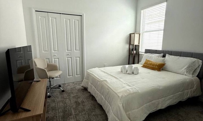 Winter Haven Apartment | Traveling workers 1bed and living space/pets friendly