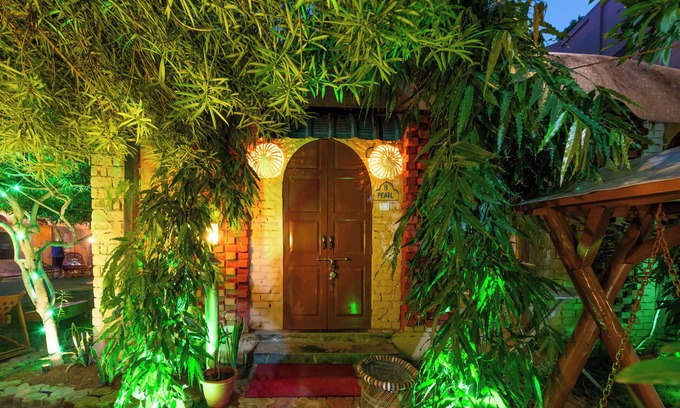 Amer Fort Road Hotel | Travellers Village