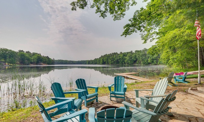 Mayfield House | Traverse City Retreat w/Deck & Lake Access