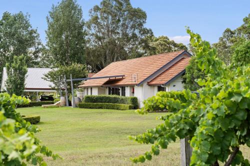 Pokolbin House | Travertine Vineyard Retreat - Stay Among the Vines