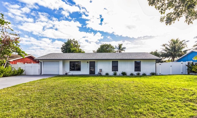 Stuart House | Treasure Coast Getaway!